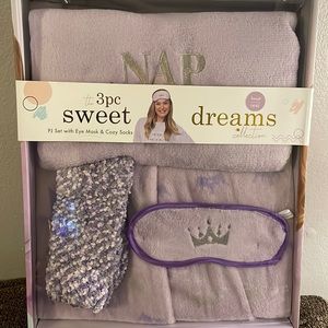 Lavender PJ Set w/ eye mask & cozy socks (Size SMALL)